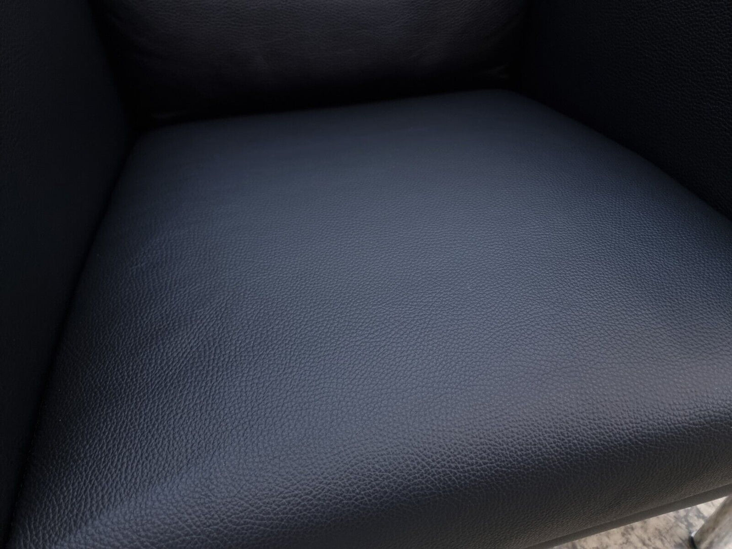 {{ product_title }} – {{ product_type }} von JS Furniture, Designer-Möbel gebraucht.