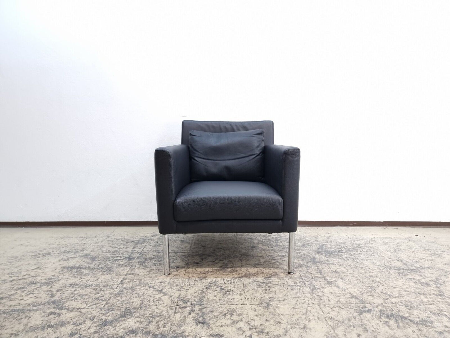 {{ product_title }} – {{ product_type }} von JS Furniture, Designer-Möbel gebraucht.