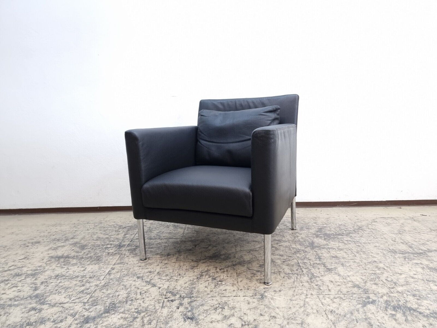 {{ product_title }} – {{ product_type }} von JS Furniture, Designer-Möbel gebraucht.