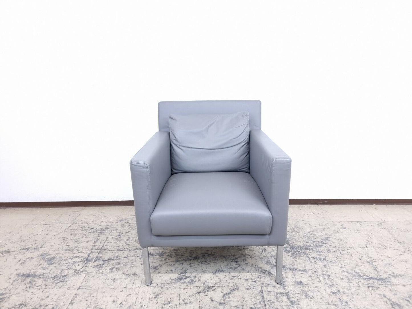 {{ product_title }} – {{ product_type }} von JS Furniture, Designer-Möbel gebraucht.