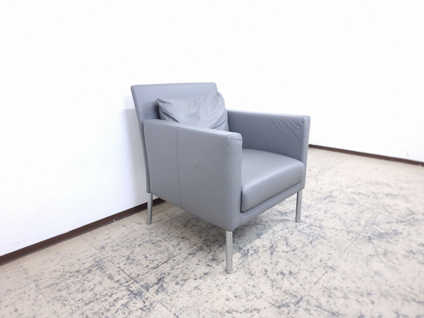 {{ product_title }} – {{ product_type }} von JS Furniture, Designer-Möbel gebraucht.