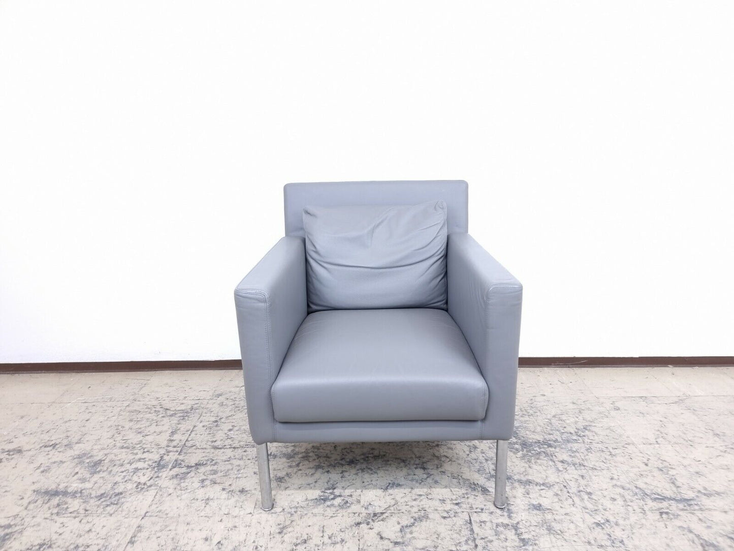 {{ product_title }} – {{ product_type }} von JS Furniture, Designer-Möbel gebraucht.