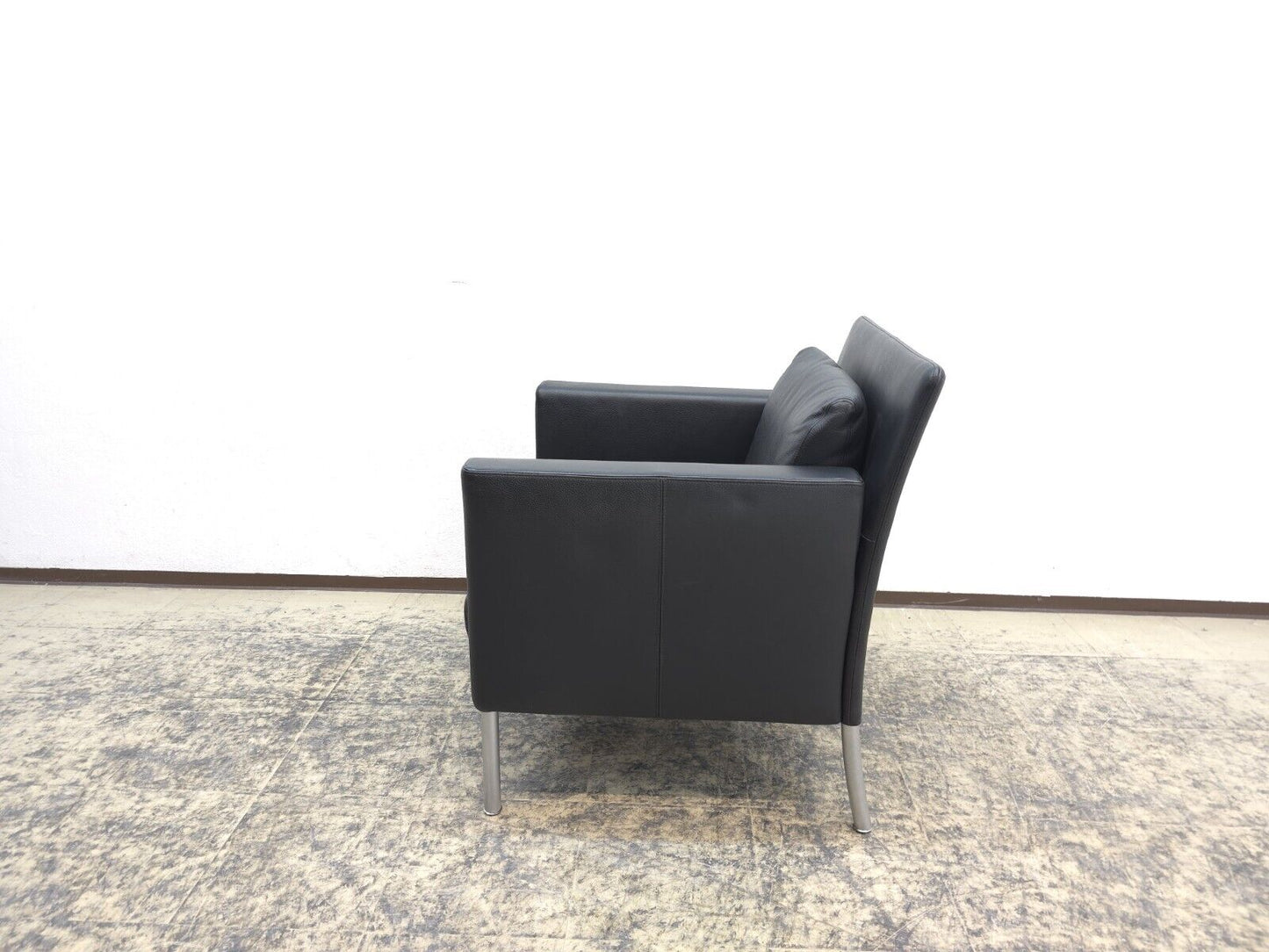 {{ product_title }} – {{ product_type }} von JS Furniture, Designer-Möbel gebraucht.