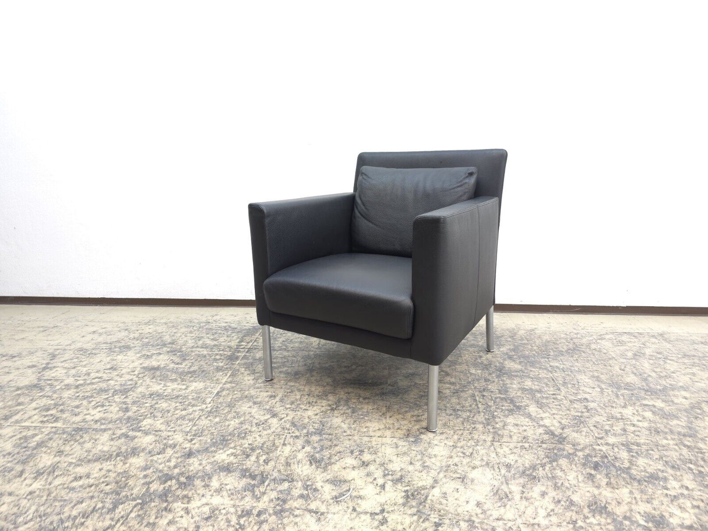 {{ product_title }} – {{ product_type }} von JS Furniture, Designer-Möbel gebraucht.