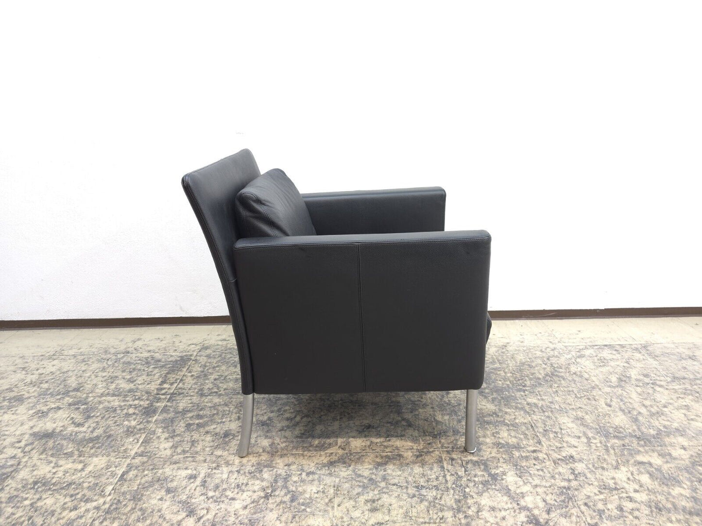 {{ product_title }} – {{ product_type }} von JS Furniture, Designer-Möbel gebraucht.