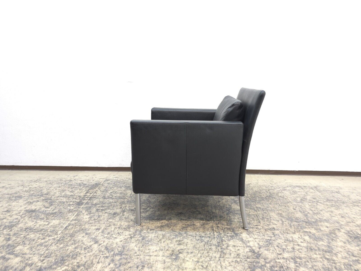{{ product_title }} – {{ product_type }} von JS Furniture, Designer-Möbel gebraucht.