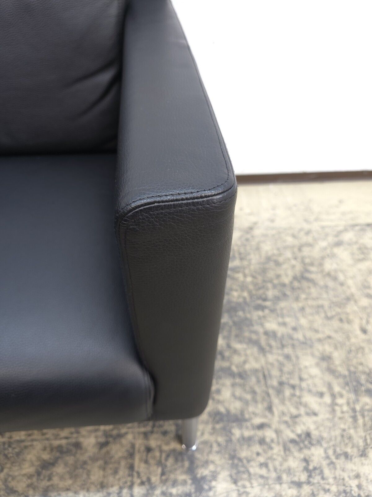 {{ product_title }} – {{ product_type }} von JS Furniture, Designer-Möbel gebraucht.