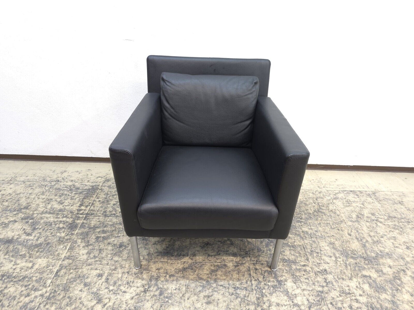 {{ product_title }} – {{ product_type }} von JS Furniture, Designer-Möbel gebraucht.