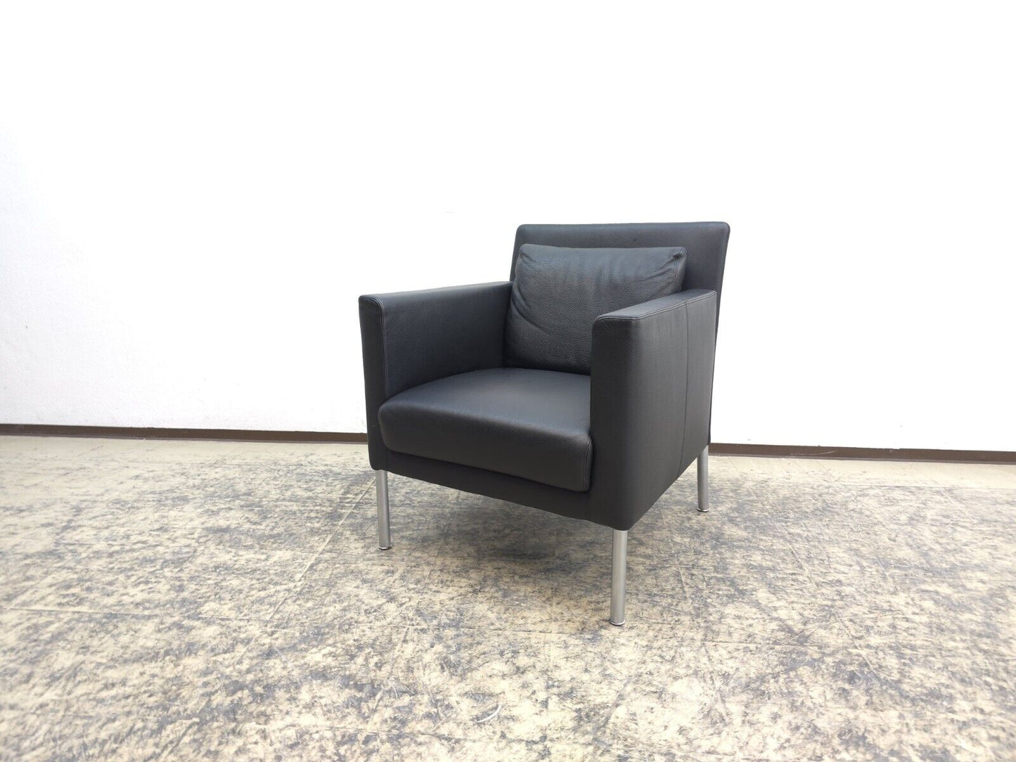 {{ product_title }} – {{ product_type }} von JS Furniture, Designer-Möbel gebraucht.