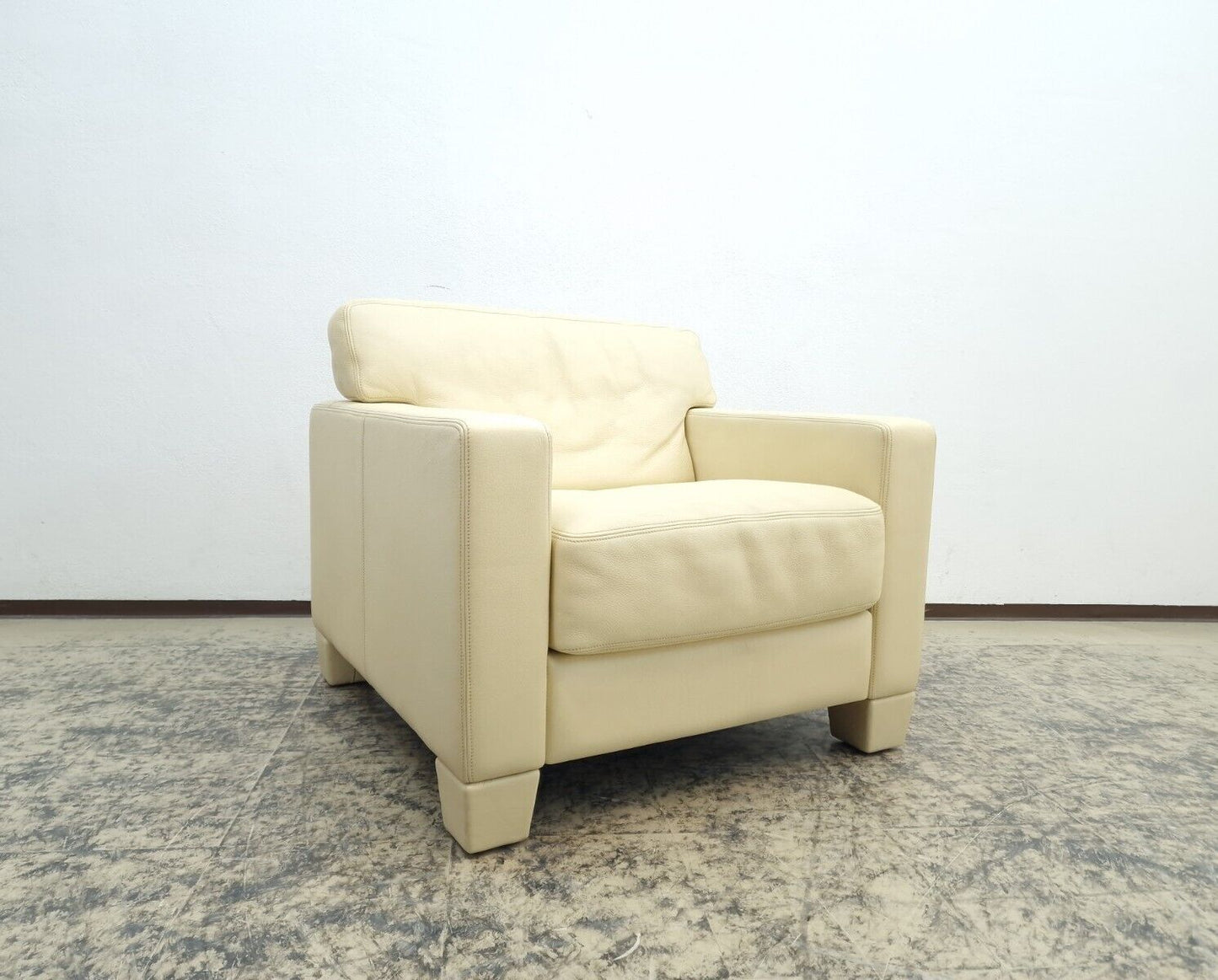 {{ product_title }} – {{ product_type }} von JS Furniture, Designer-Möbel gebraucht.