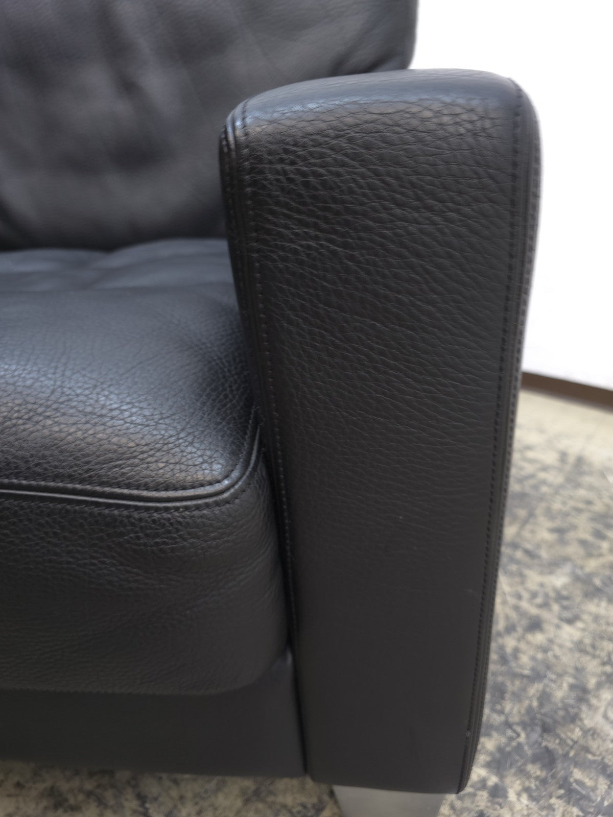 {{ product_title }} – {{ product_type }} von JS Furniture, Designer-Möbel gebraucht.