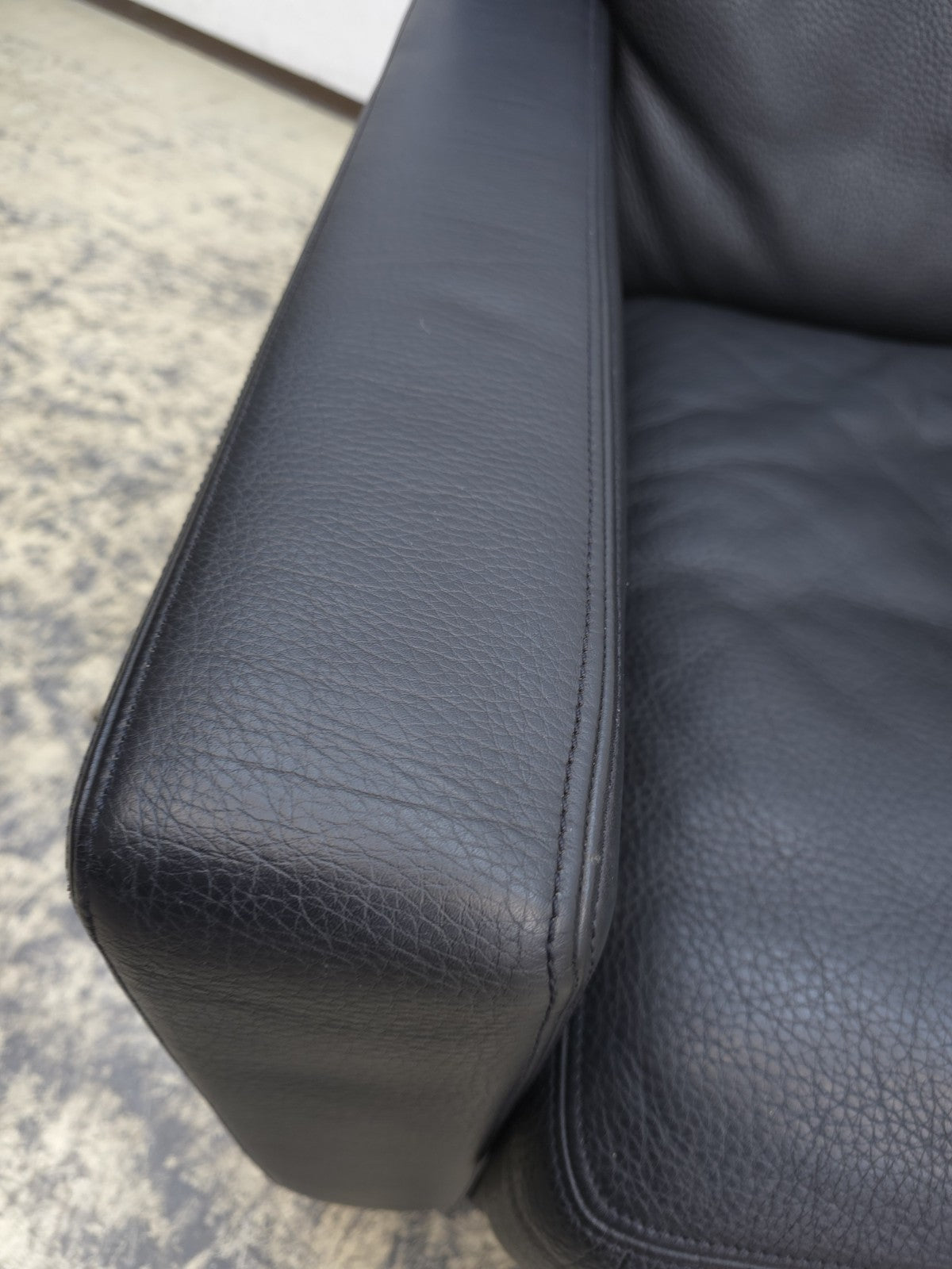 {{ product_title }} – {{ product_type }} von JS Furniture, Designer-Möbel gebraucht.