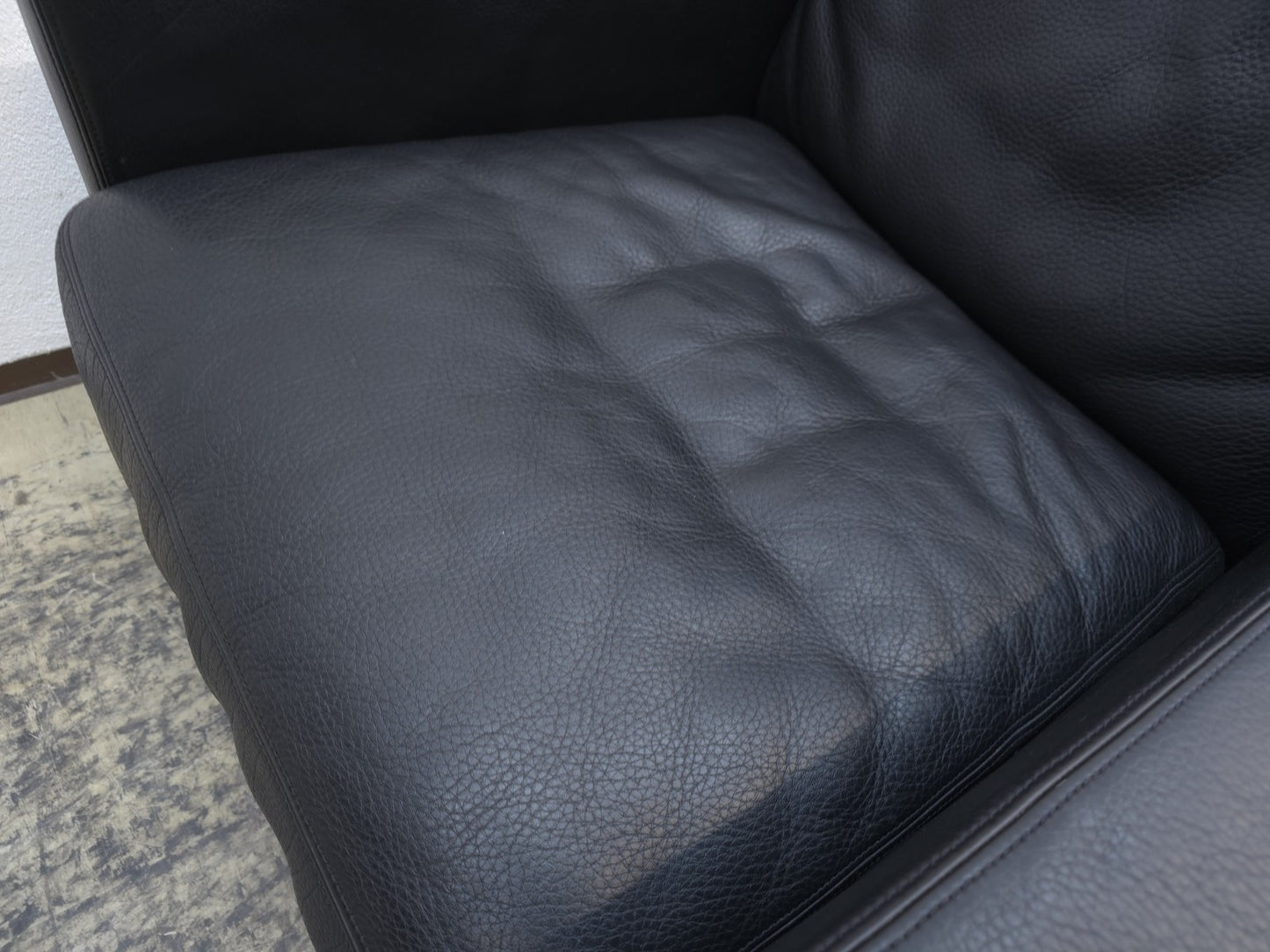 {{ product_title }} – {{ product_type }} von JS Furniture, Designer-Möbel gebraucht.