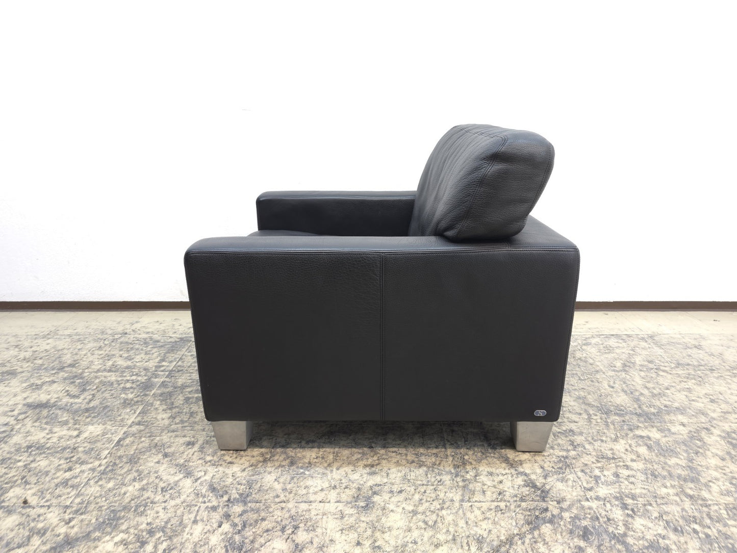 {{ product_title }} – {{ product_type }} von JS Furniture, Designer-Möbel gebraucht.