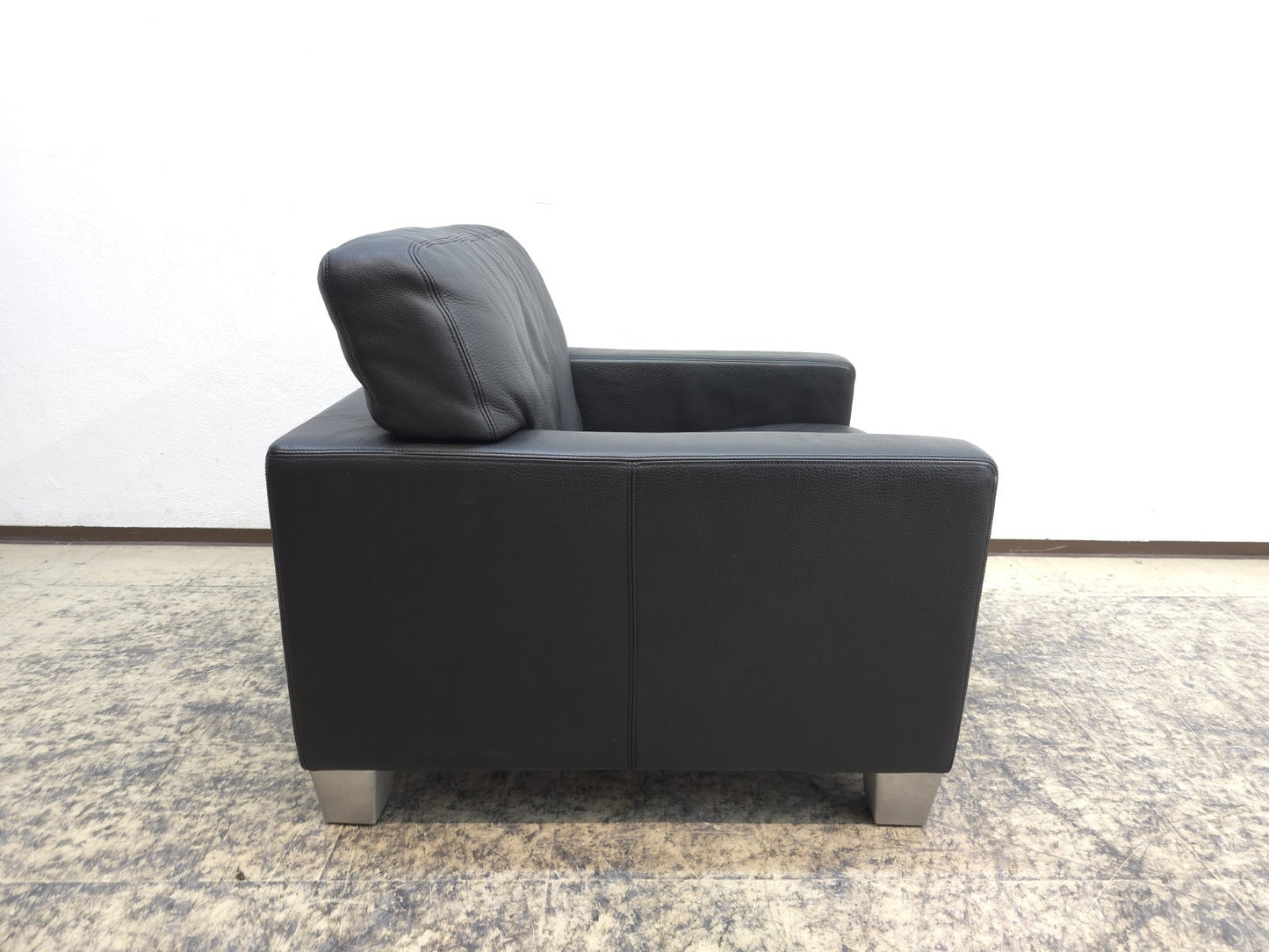 {{ product_title }} – {{ product_type }} von JS Furniture, Designer-Möbel gebraucht.