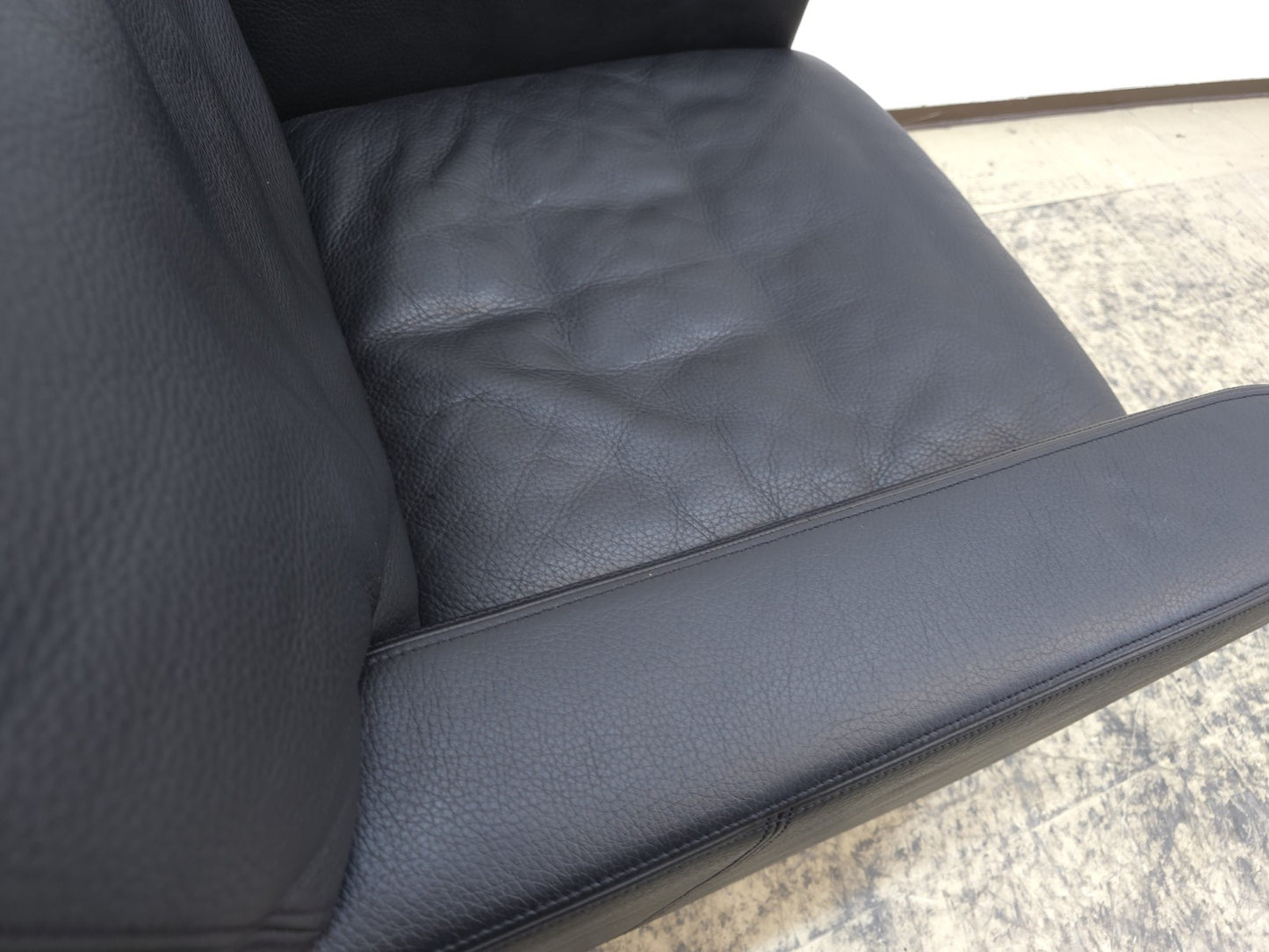 {{ product_title }} – {{ product_type }} von JS Furniture, Designer-Möbel gebraucht.