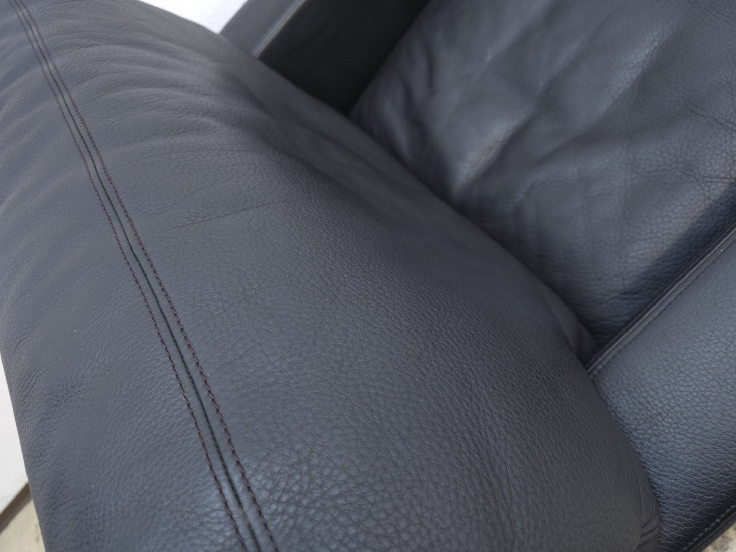 {{ product_title }} – {{ product_type }} von JS Furniture, Designer-Möbel gebraucht.