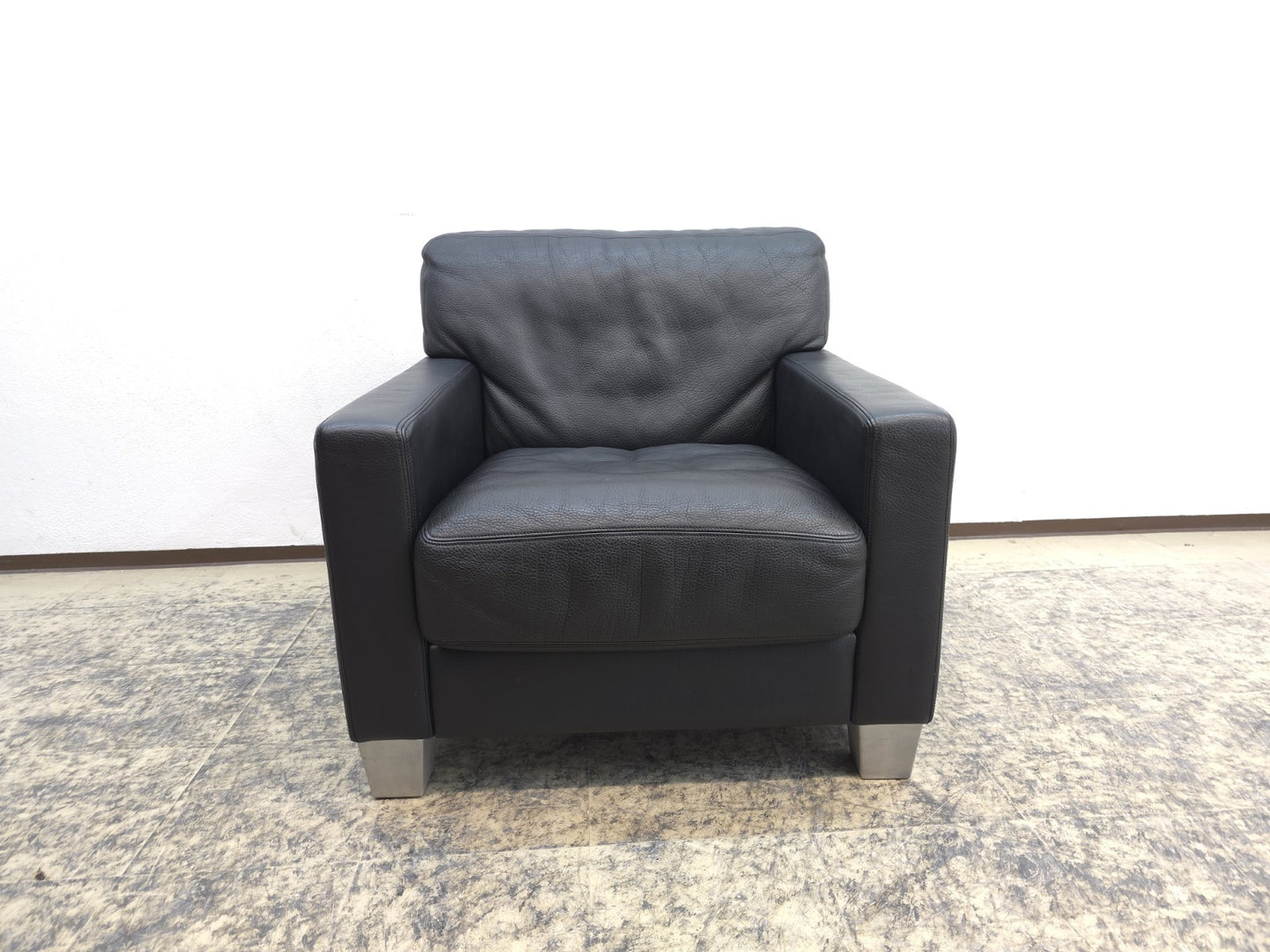 {{ product_title }} – {{ product_type }} von JS Furniture, Designer-Möbel gebraucht.