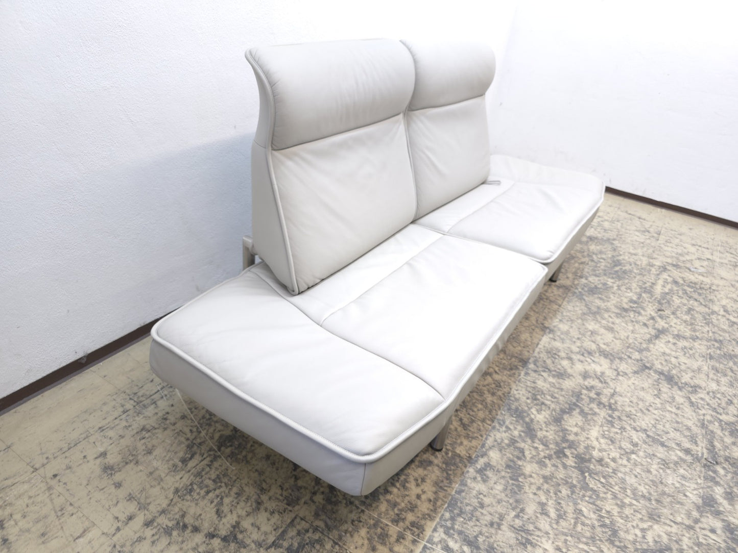 {{ product_title }} – {{ product_type }} von JS Furniture, Designer-Möbel gebraucht.