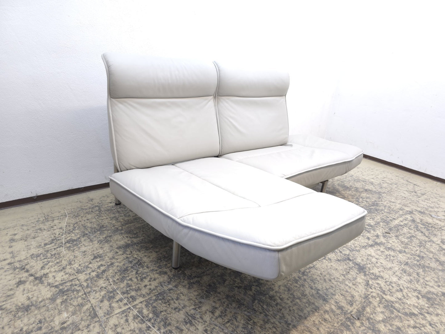 {{ product_title }} – {{ product_type }} von JS Furniture, Designer-Möbel gebraucht.