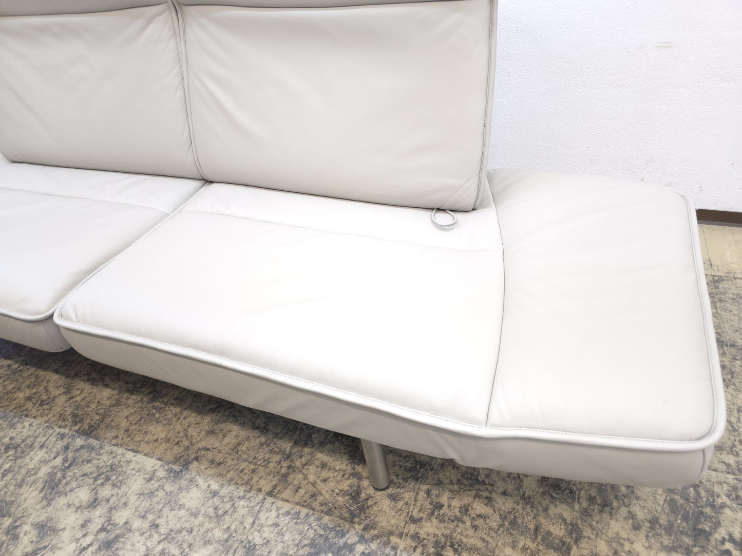 {{ product_title }} – {{ product_type }} von JS Furniture, Designer-Möbel gebraucht.