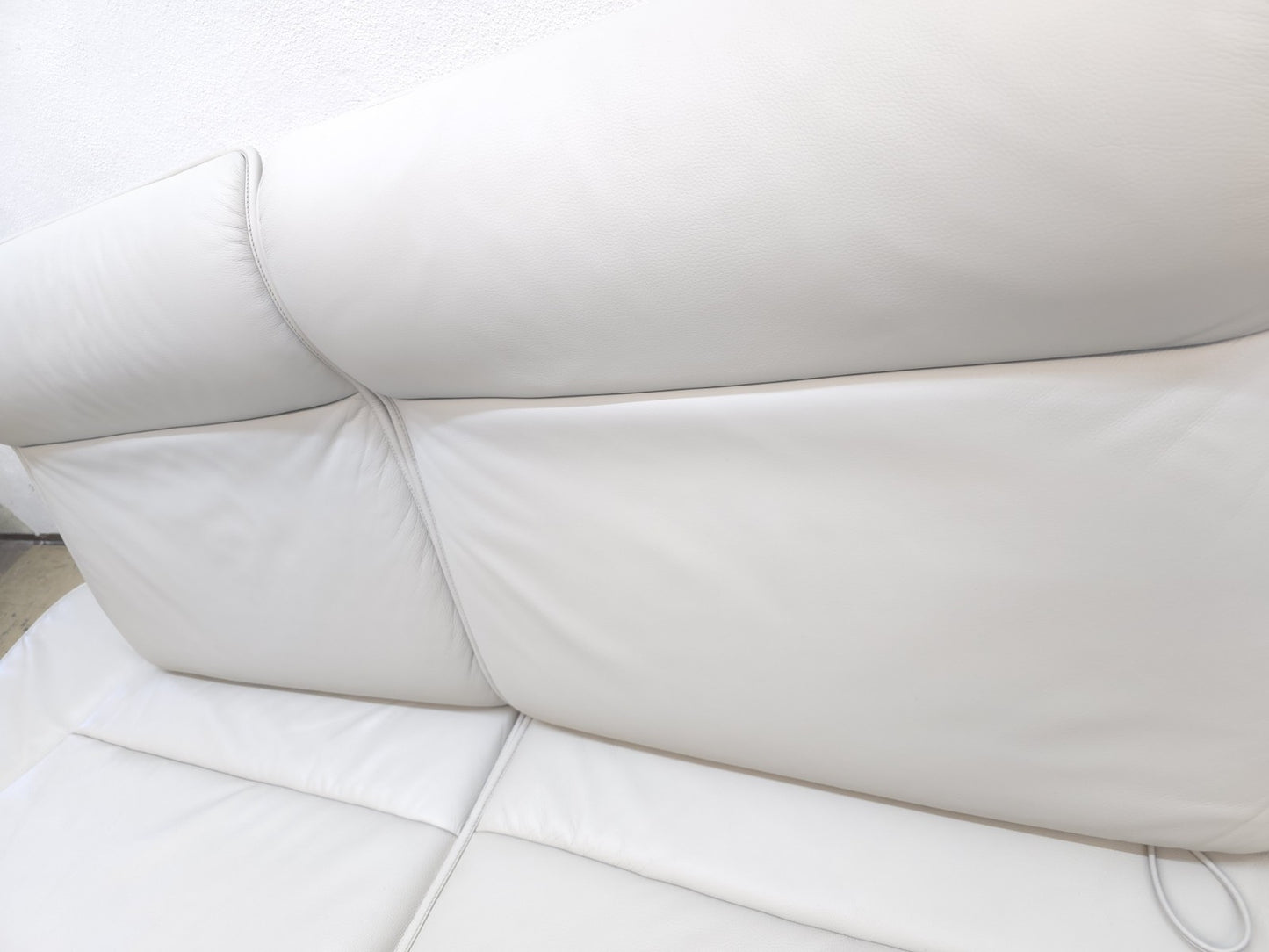 {{ product_title }} – {{ product_type }} von JS Furniture, Designer-Möbel gebraucht.