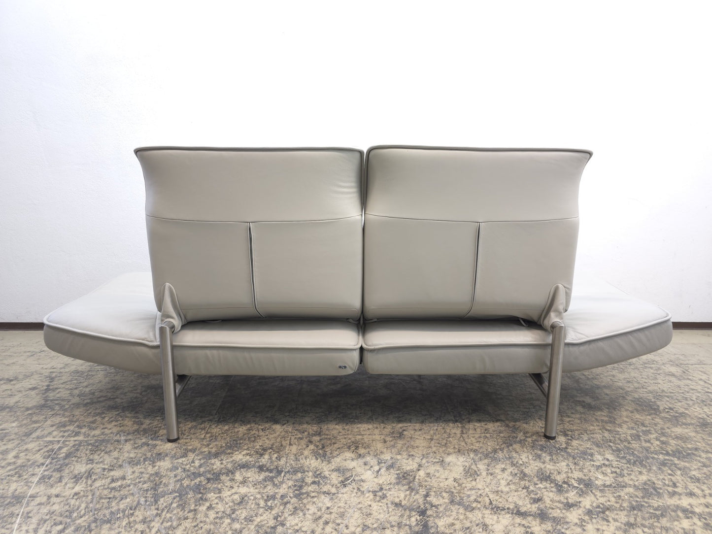 {{ product_title }} – {{ product_type }} von JS Furniture, Designer-Möbel gebraucht.