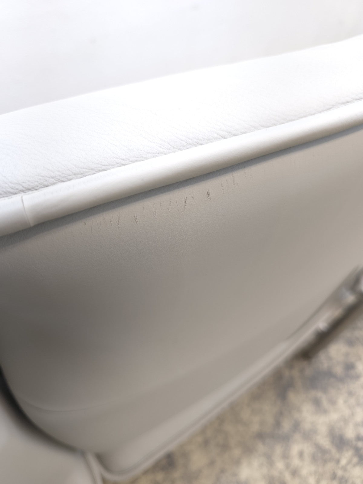 {{ product_title }} – {{ product_type }} von JS Furniture, Designer-Möbel gebraucht.