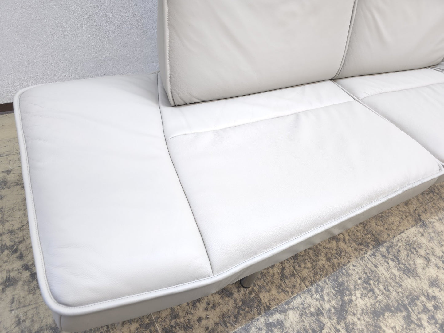 {{ product_title }} – {{ product_type }} von JS Furniture, Designer-Möbel gebraucht.