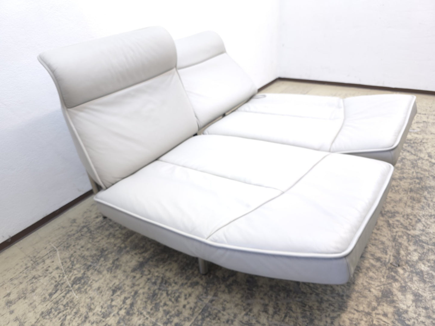 {{ product_title }} – {{ product_type }} von JS Furniture, Designer-Möbel gebraucht.