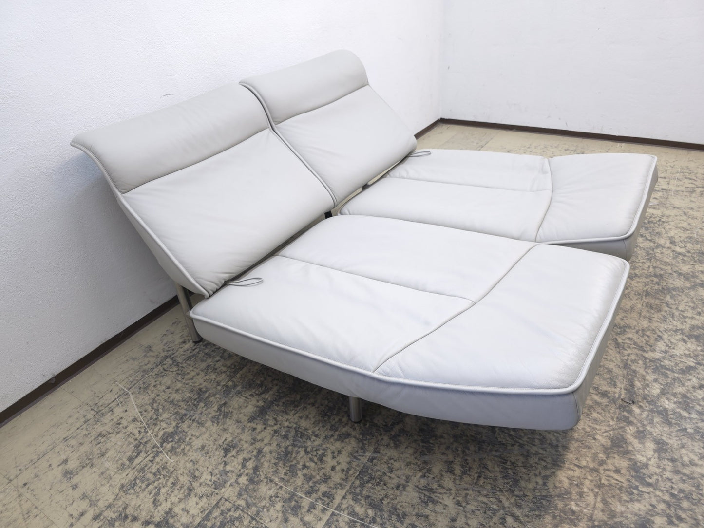 {{ product_title }} – {{ product_type }} von JS Furniture, Designer-Möbel gebraucht.