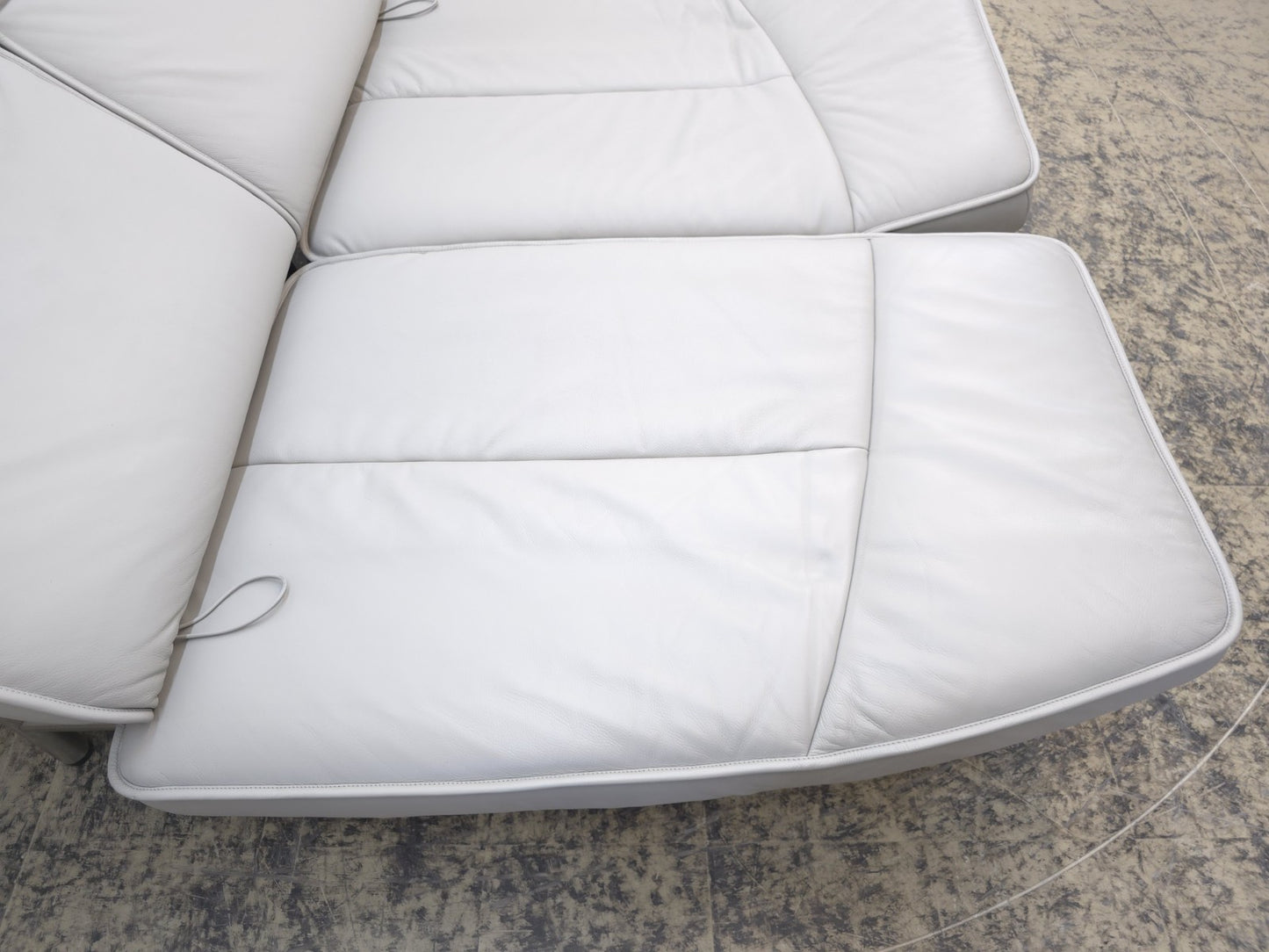 {{ product_title }} – {{ product_type }} von JS Furniture, Designer-Möbel gebraucht.