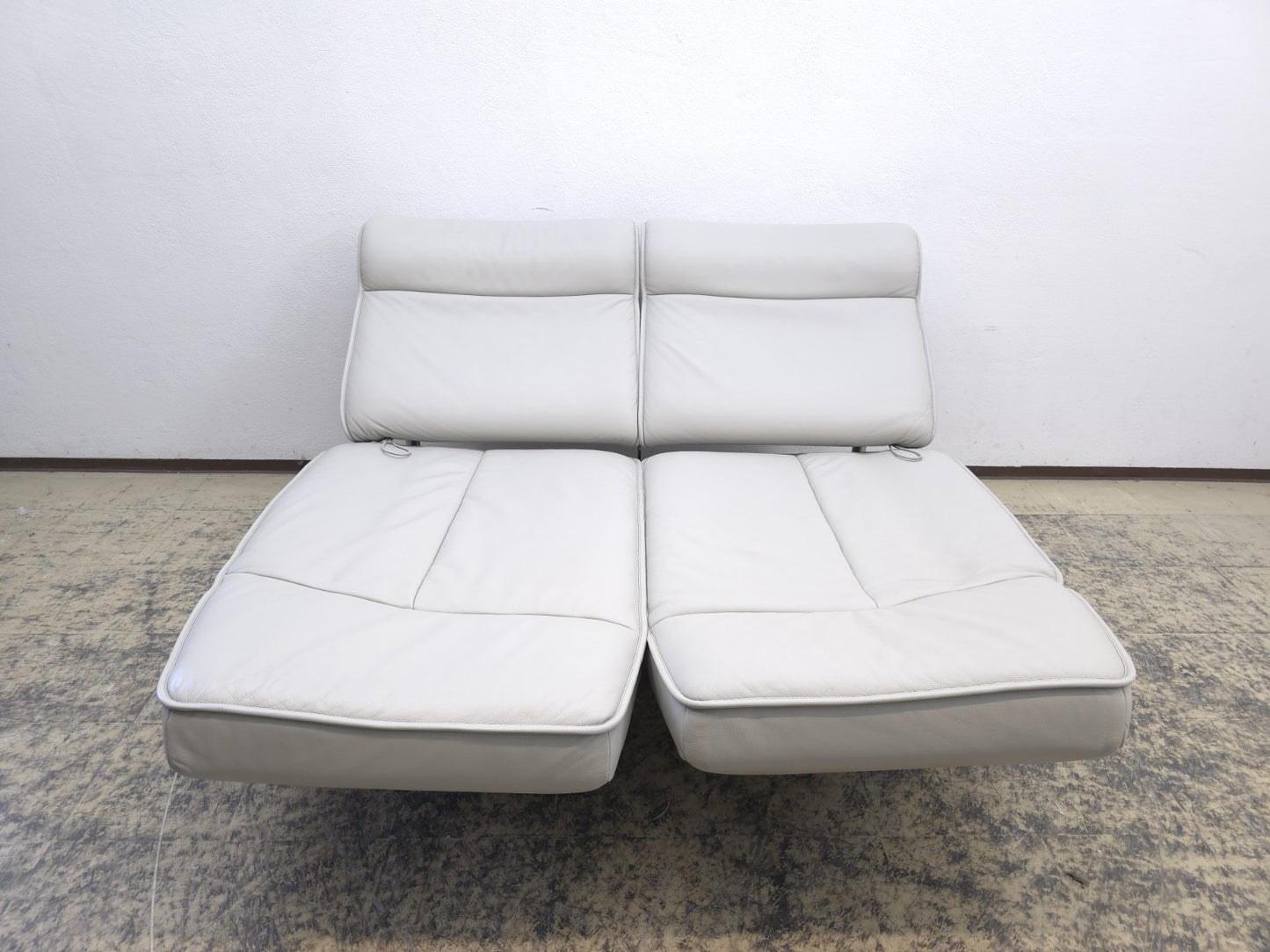 {{ product_title }} – {{ product_type }} von JS Furniture, Designer-Möbel gebraucht.