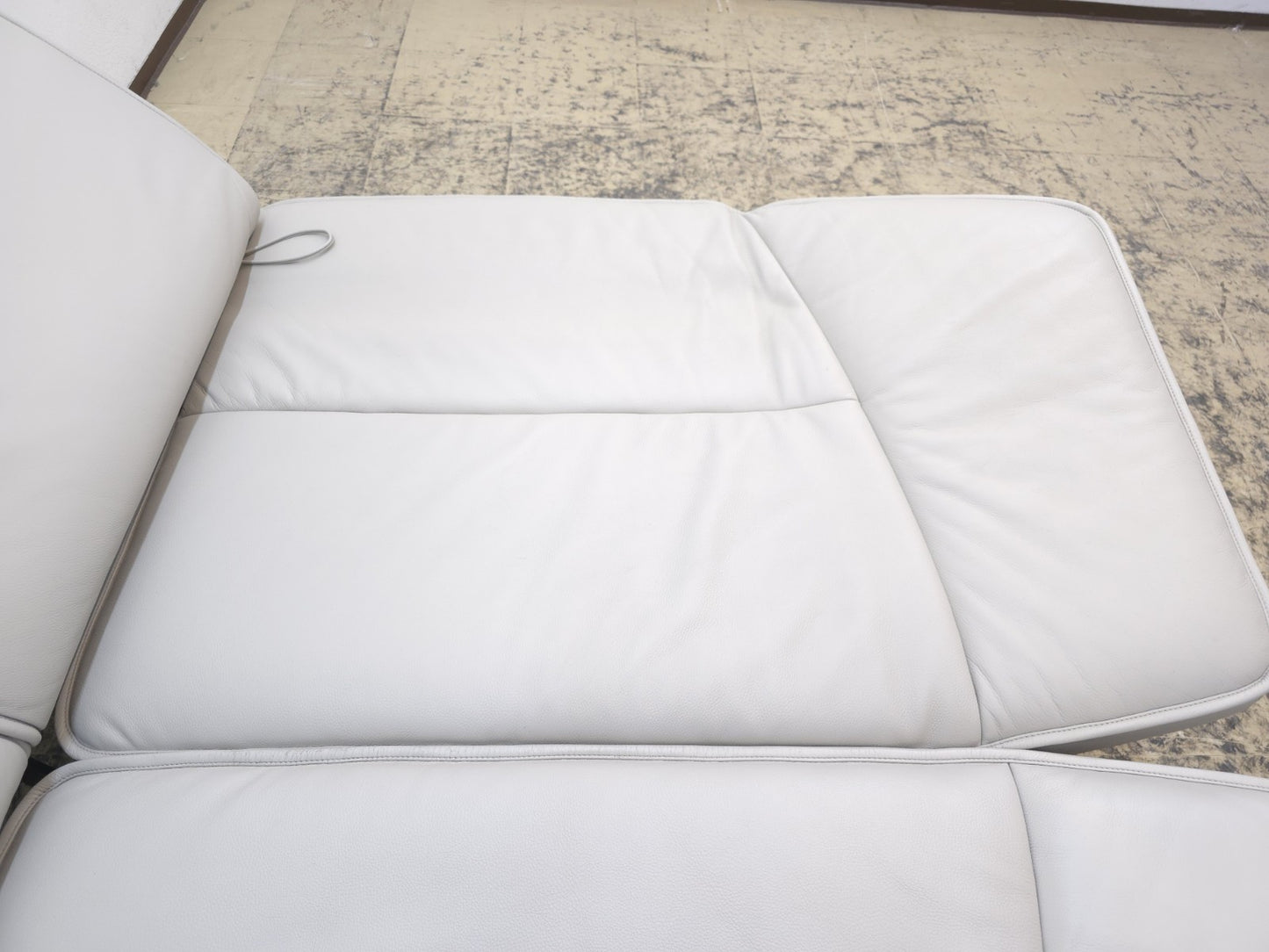 {{ product_title }} – {{ product_type }} von JS Furniture, Designer-Möbel gebraucht.