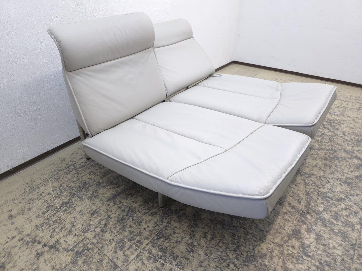 {{ product_title }} – {{ product_type }} von JS Furniture, Designer-Möbel gebraucht.