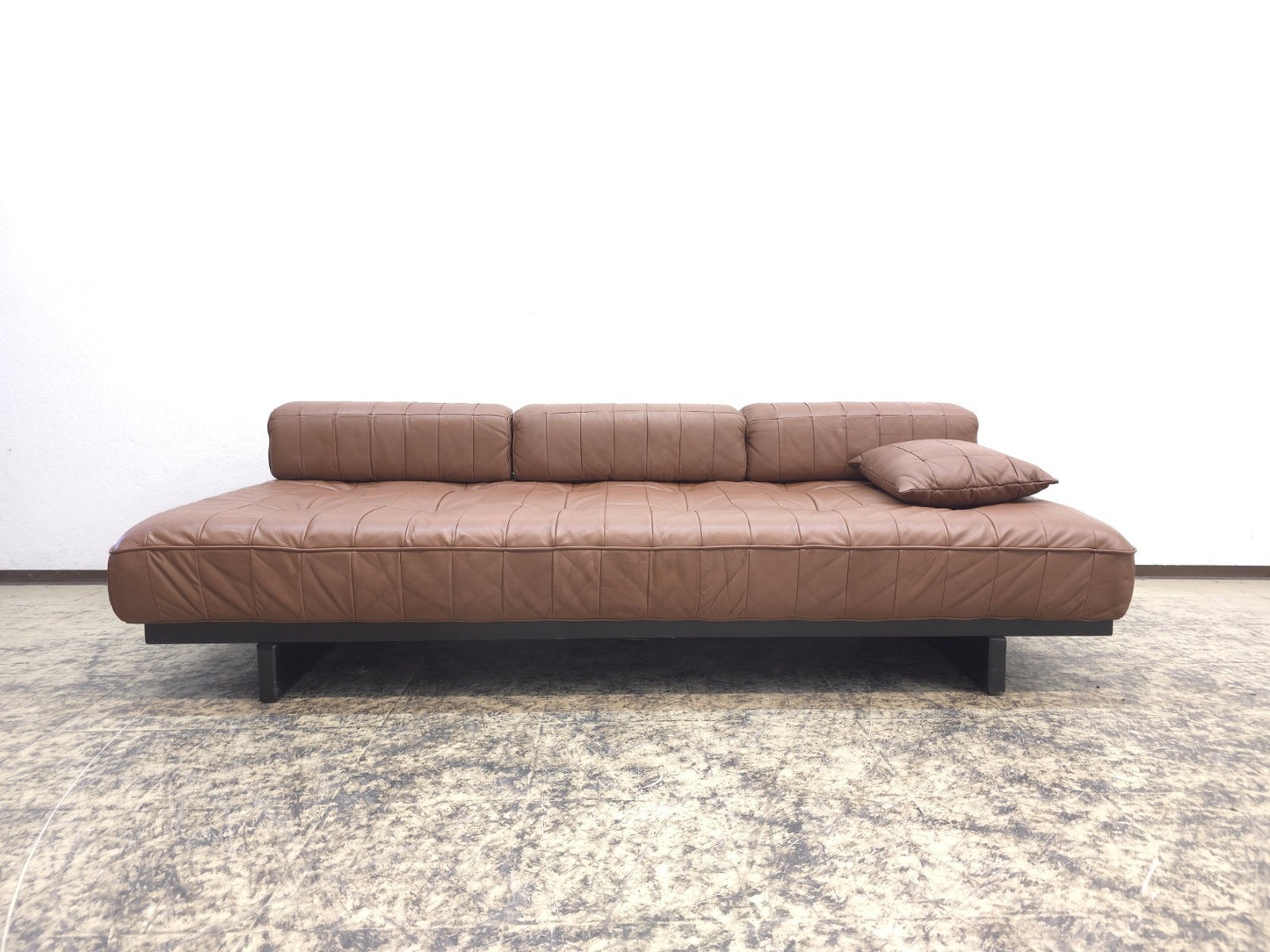 {{ product_title }} – {{ product_type }} von JS Furniture, Designer-Möbel gebraucht.