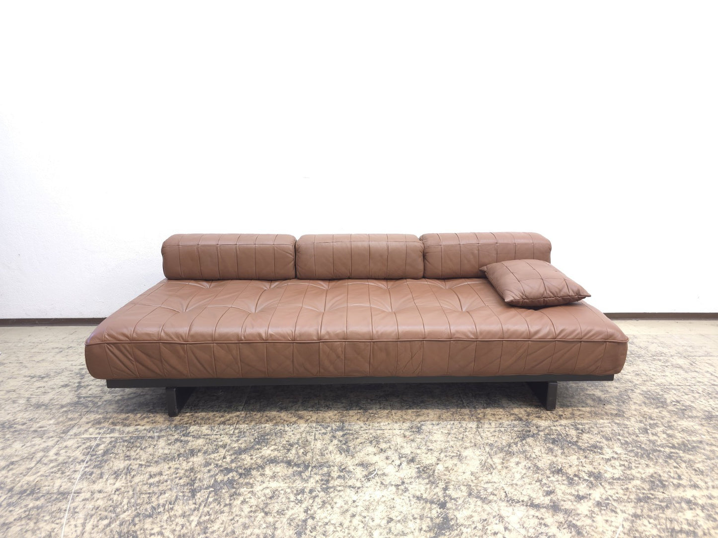 {{ product_title }} – {{ product_type }} von JS Furniture, Designer-Möbel gebraucht.