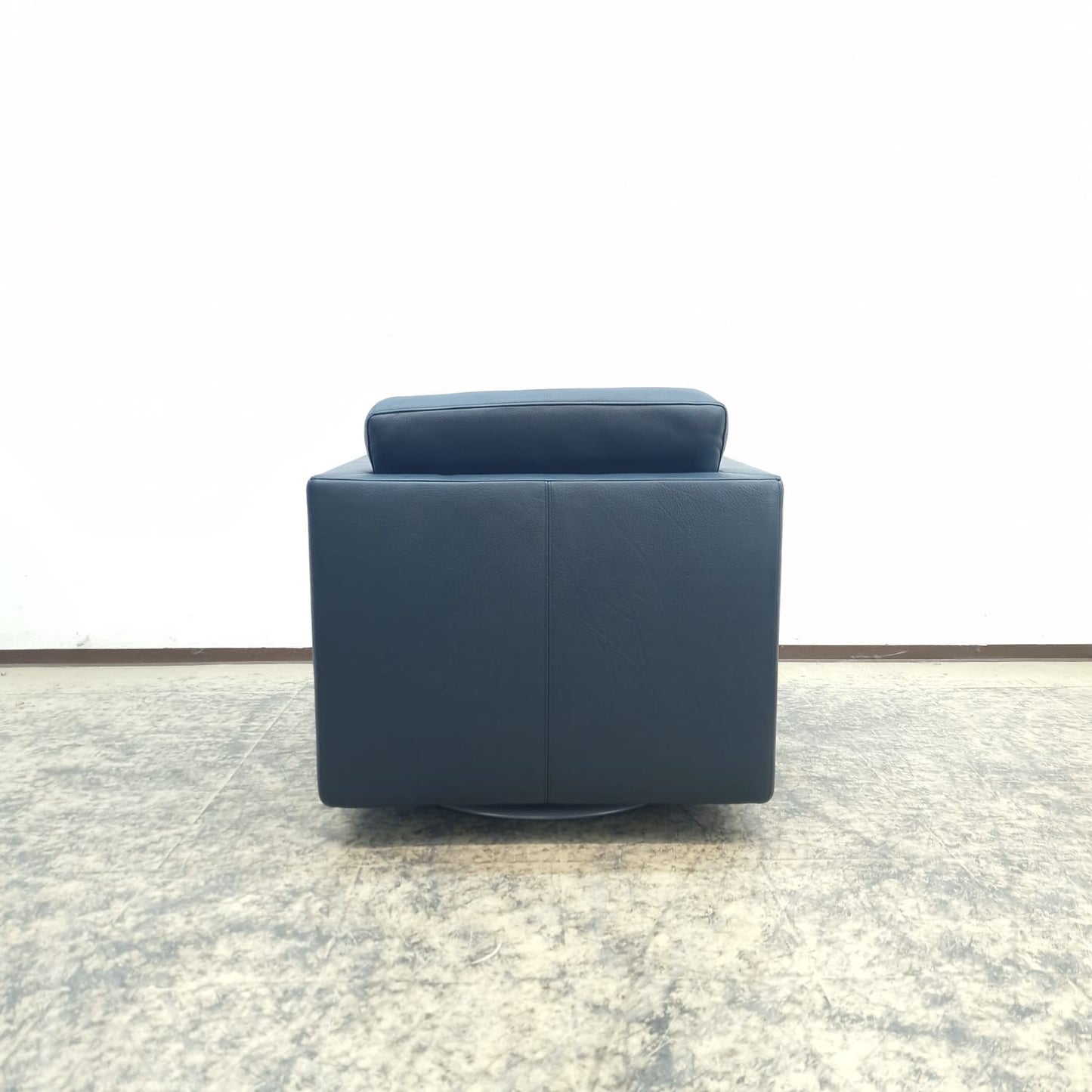 {{ product_title }} – {{ product_type }} von JS Furniture, Designer-Möbel gebraucht.