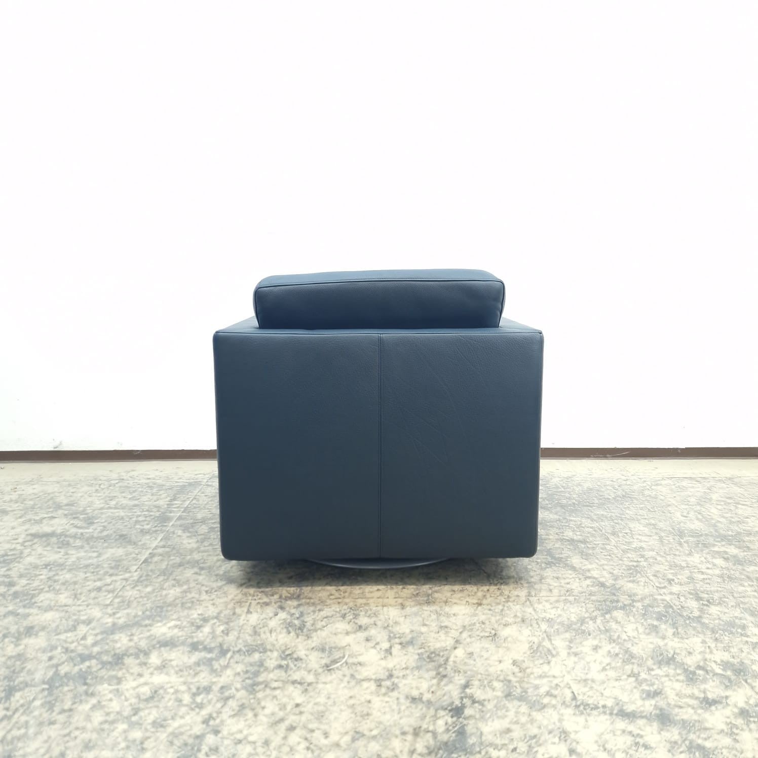 {{ product_title }} – {{ product_type }} von JS Furniture, Designer-Möbel gebraucht.