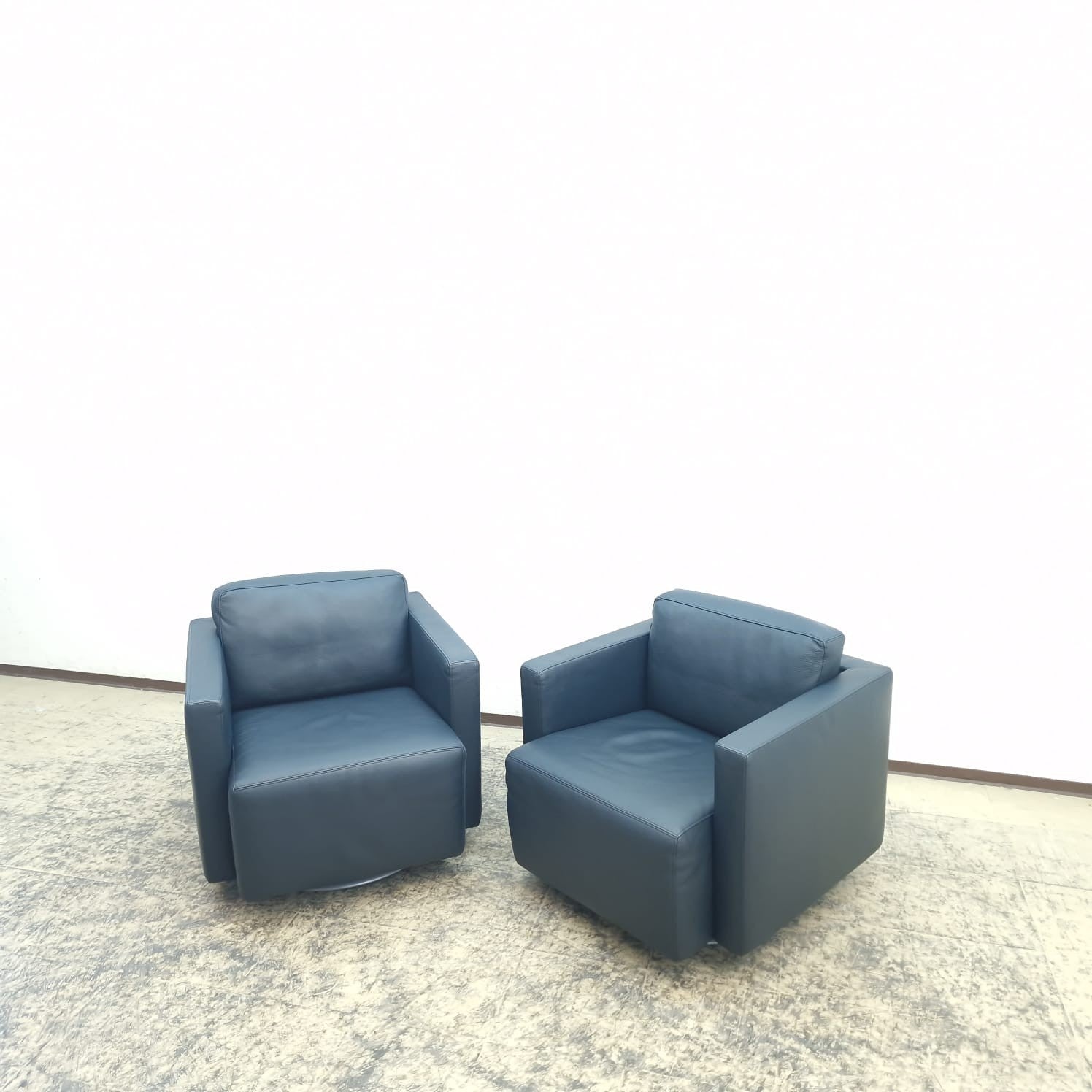 {{ product_title }} – {{ product_type }} von JS Furniture, Designer-Möbel gebraucht.