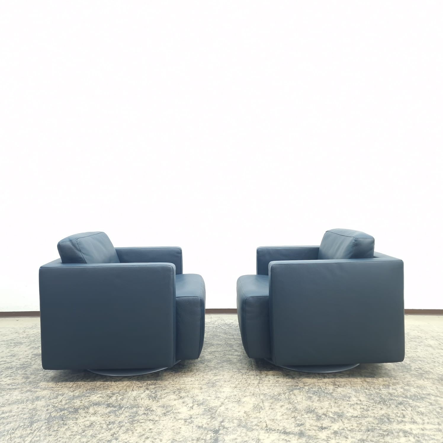 {{ product_title }} – {{ product_type }} von JS Furniture, Designer-Möbel gebraucht.