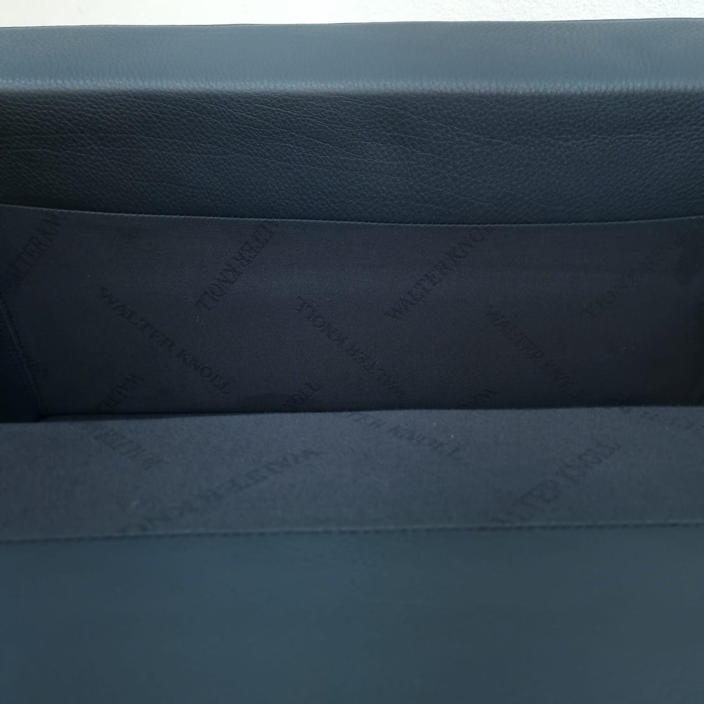 {{ product_title }} – {{ product_type }} von JS Furniture, Designer-Möbel gebraucht.