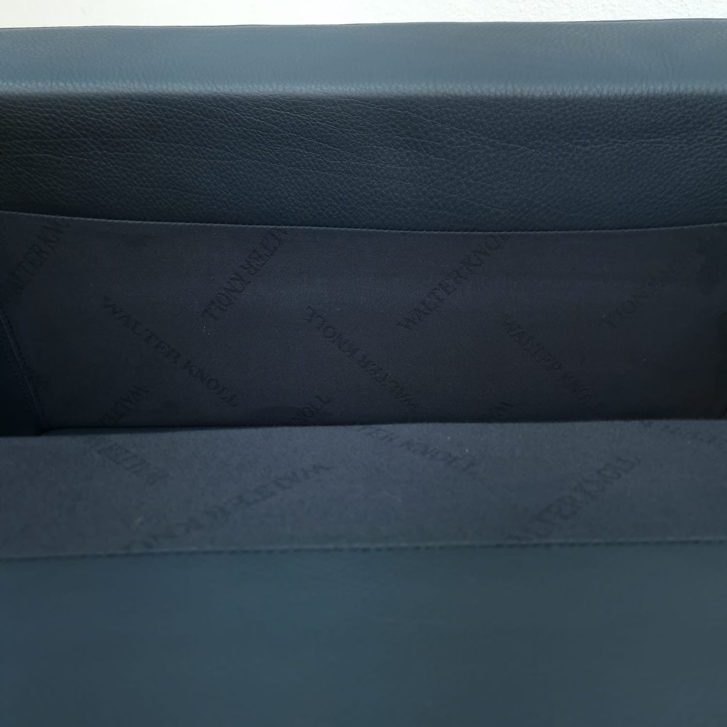 {{ product_title }} – {{ product_type }} von JS Furniture, Designer-Möbel gebraucht.