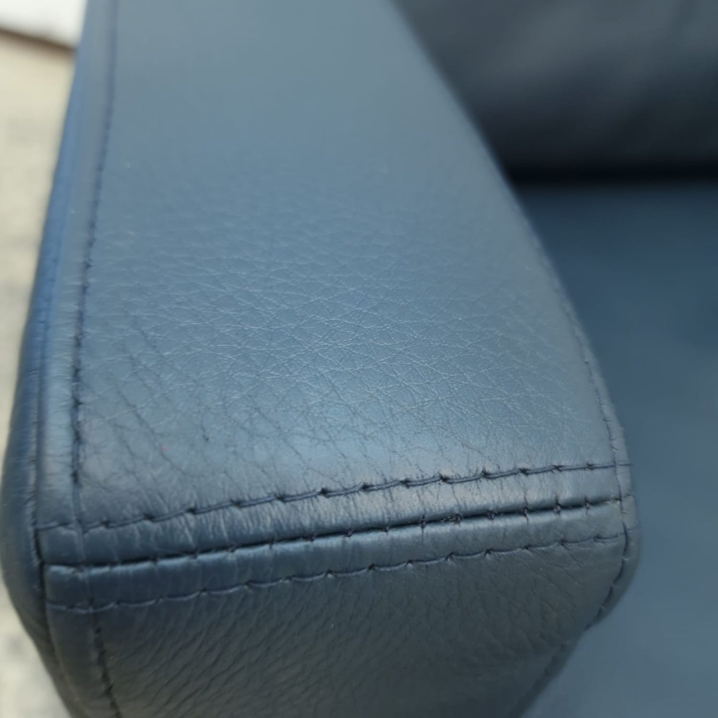 {{ product_title }} – {{ product_type }} von JS Furniture, Designer-Möbel gebraucht.