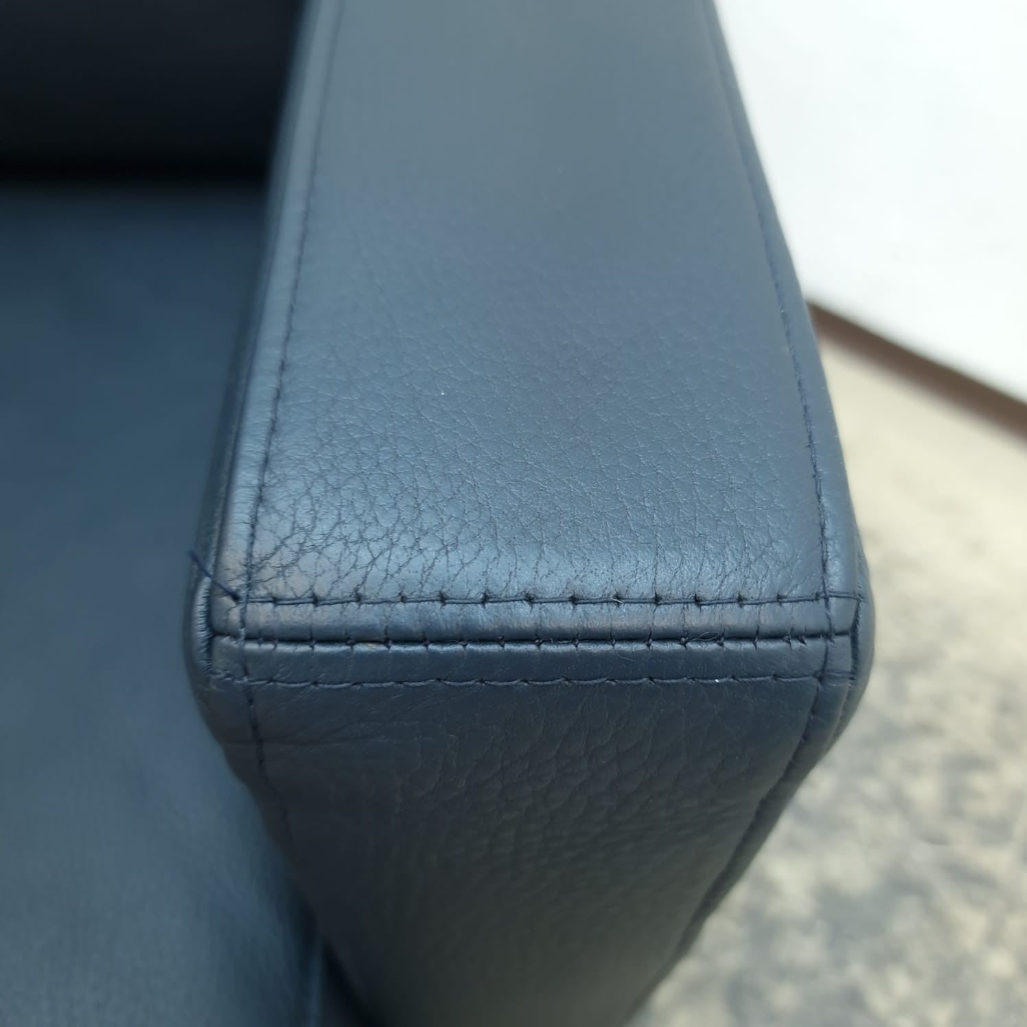 {{ product_title }} – {{ product_type }} von JS Furniture, Designer-Möbel gebraucht.