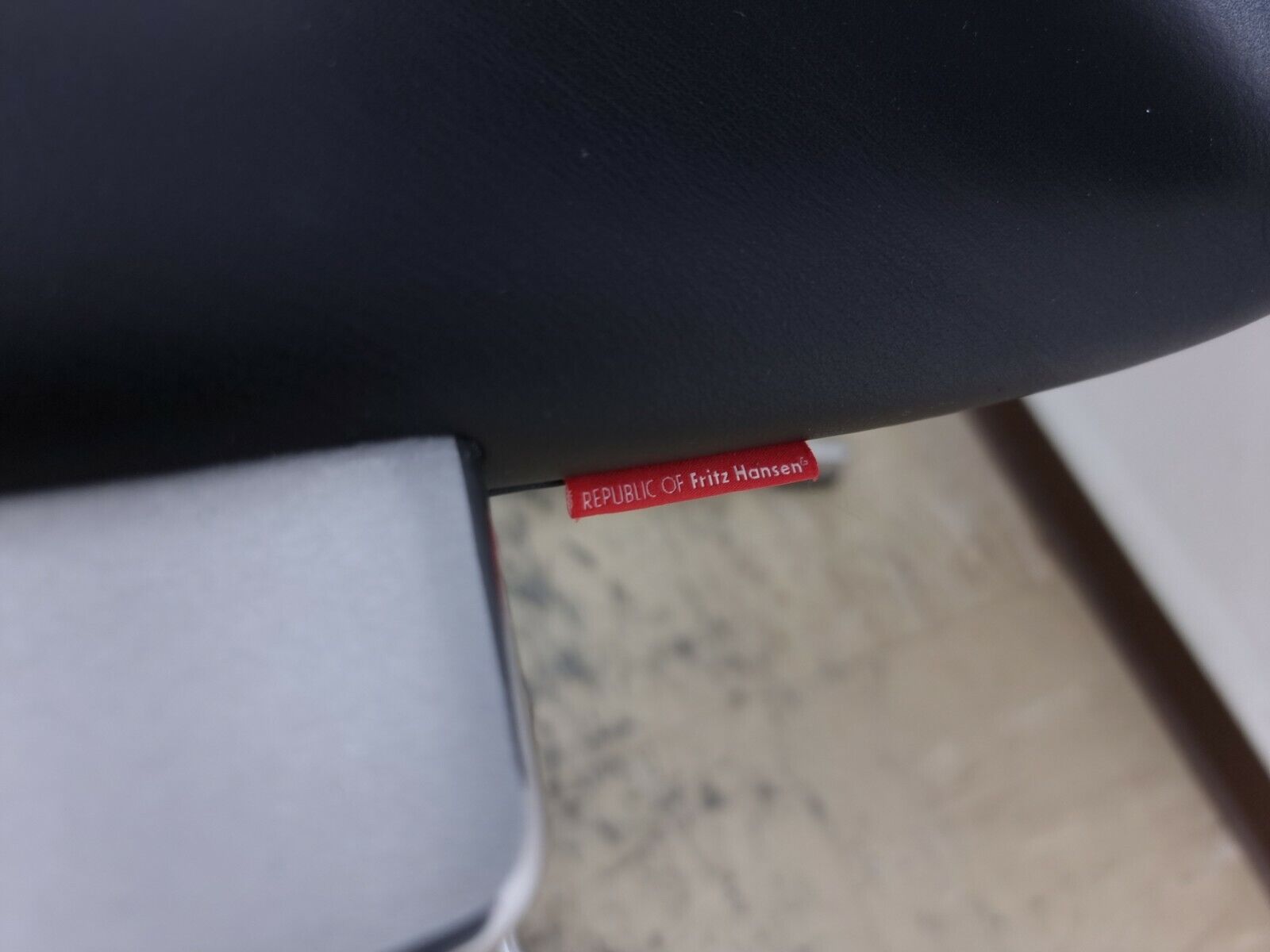 {{ product_title }} – {{ product_type }} von JS Furniture, Designer-Möbel gebraucht.