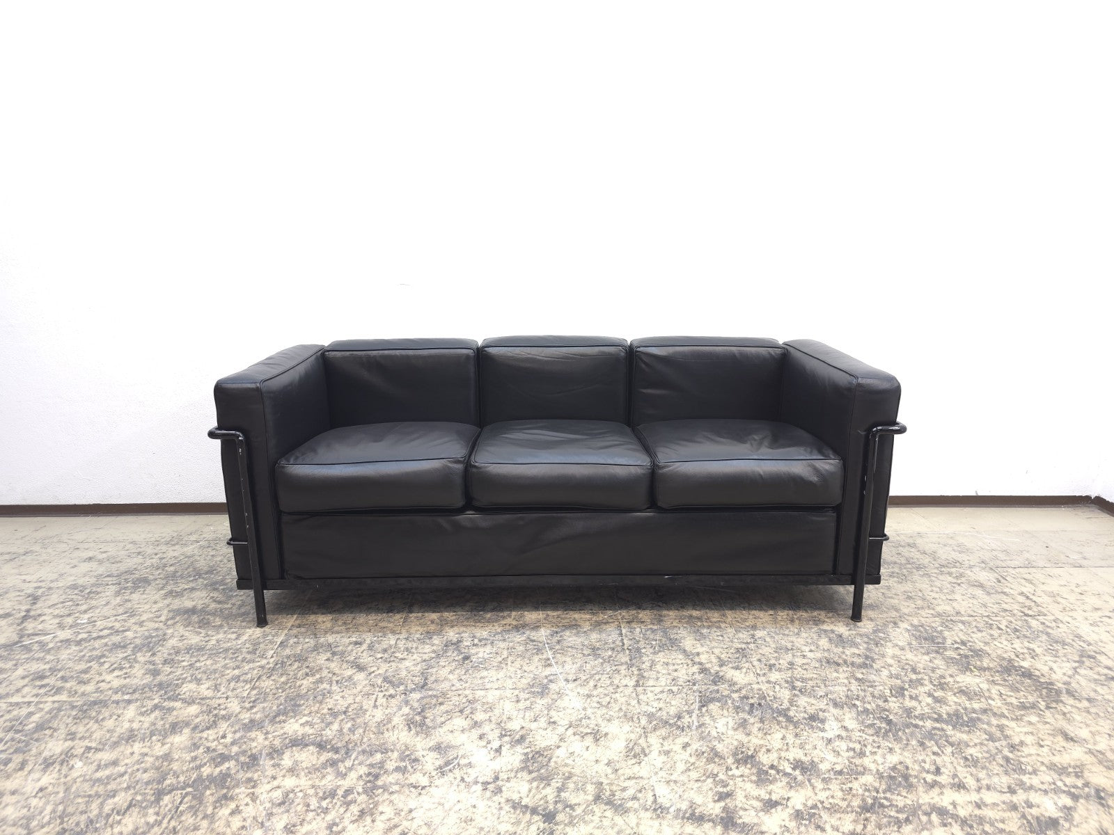 Cassina Le Corbusier lc2 Garnitur Set Dreisitzer Zweisitzer-Cassina-JSFurniture