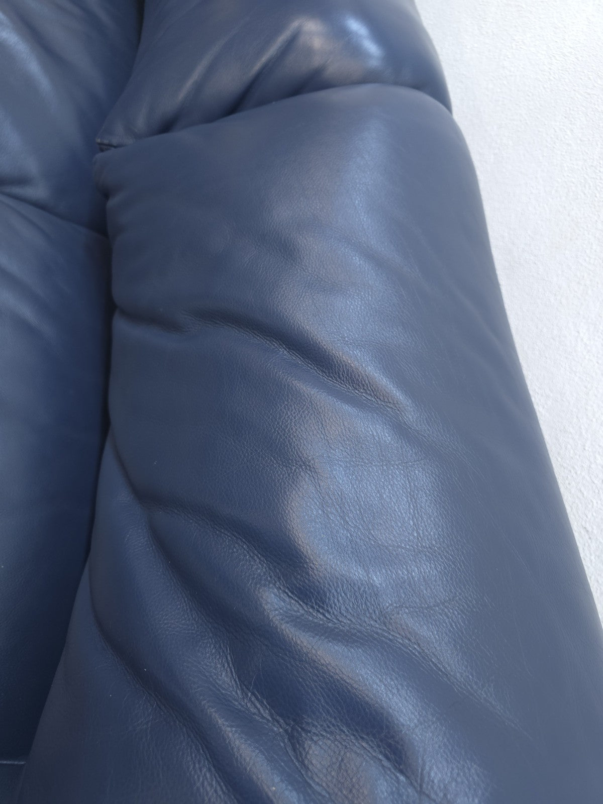 Cassina Maralunga Zweisitzer Designersofa Ledersofa Couch Ledercouch Blau Sofa-Cassina-JSFurniture