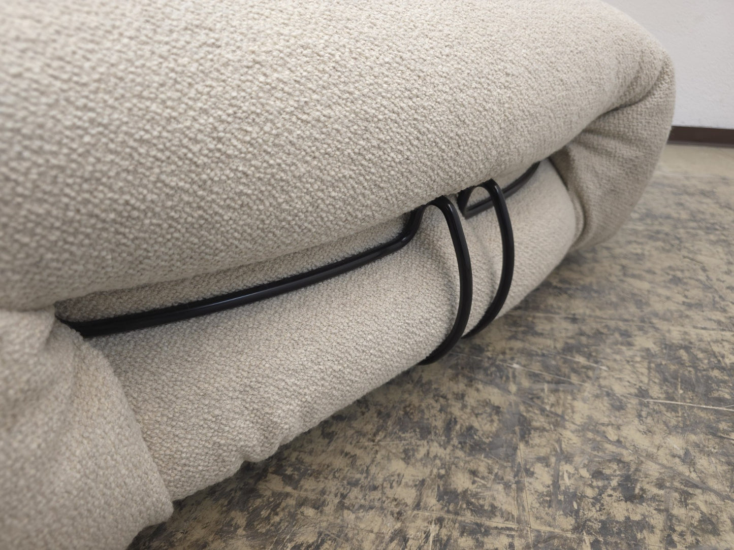 Cassina Soriana Dreisitzer Sofa mit Hocker Stoff Beige Designer Sofa-Cassina-JSFurniture