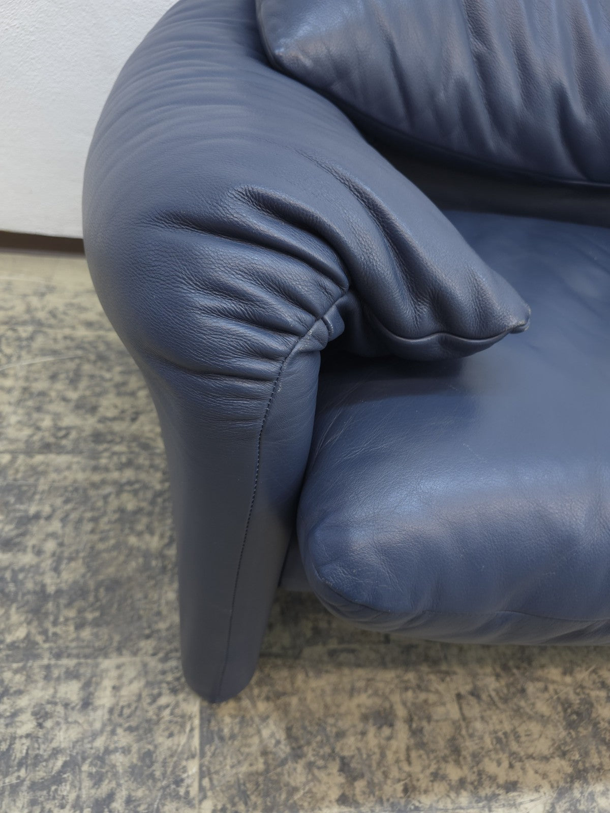 Cassina Maralunga Zweisitzer Designersofa Ledersofa Couch Ledercouch Blau Sofa-Cassina-JSFurniture